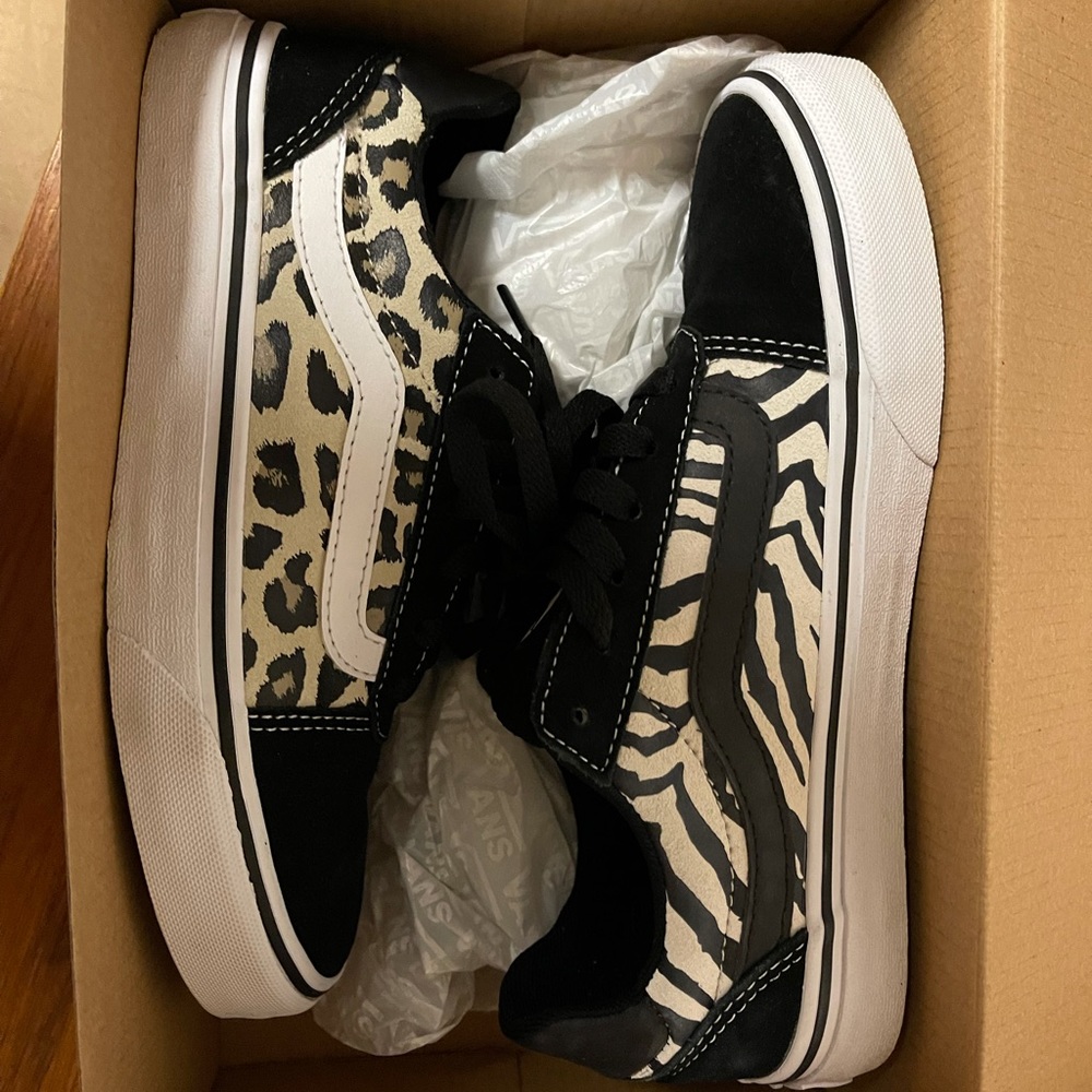 Woman’s Size 7 Vans Ward Deluxe Animal Print Skate Shoe